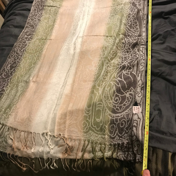 Beautiful shawl/scarf/ wrap tan green white gray - Picture 1 of 3